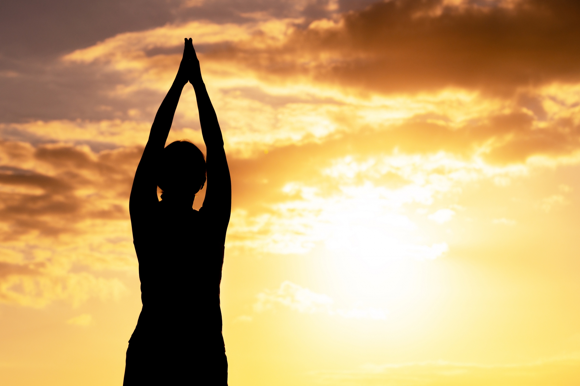 夕景のヨガポーズ